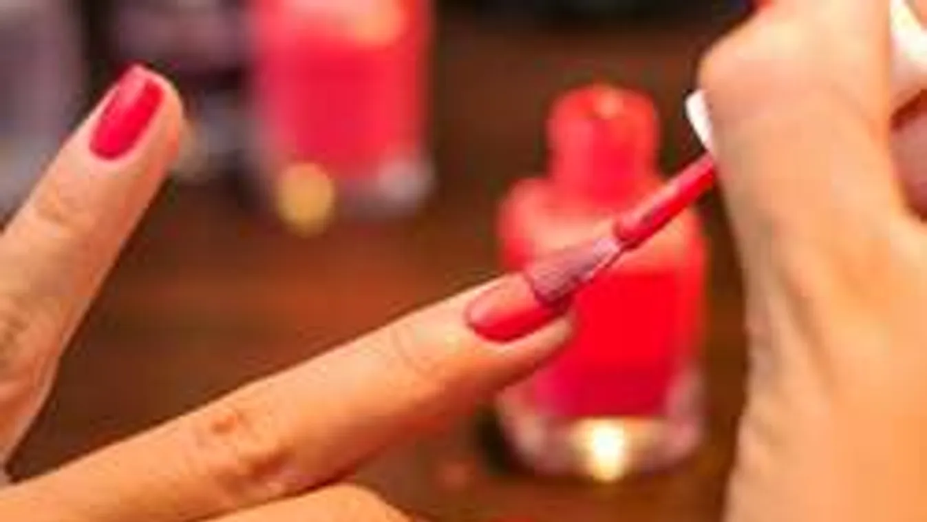 Így szárad szupergyorsan a körömlakk