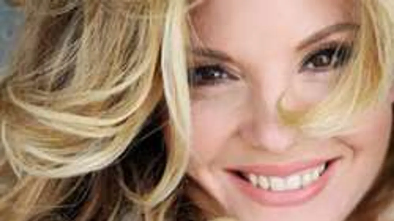 Itt az első közös fotó Claudiáról és új szerelméről