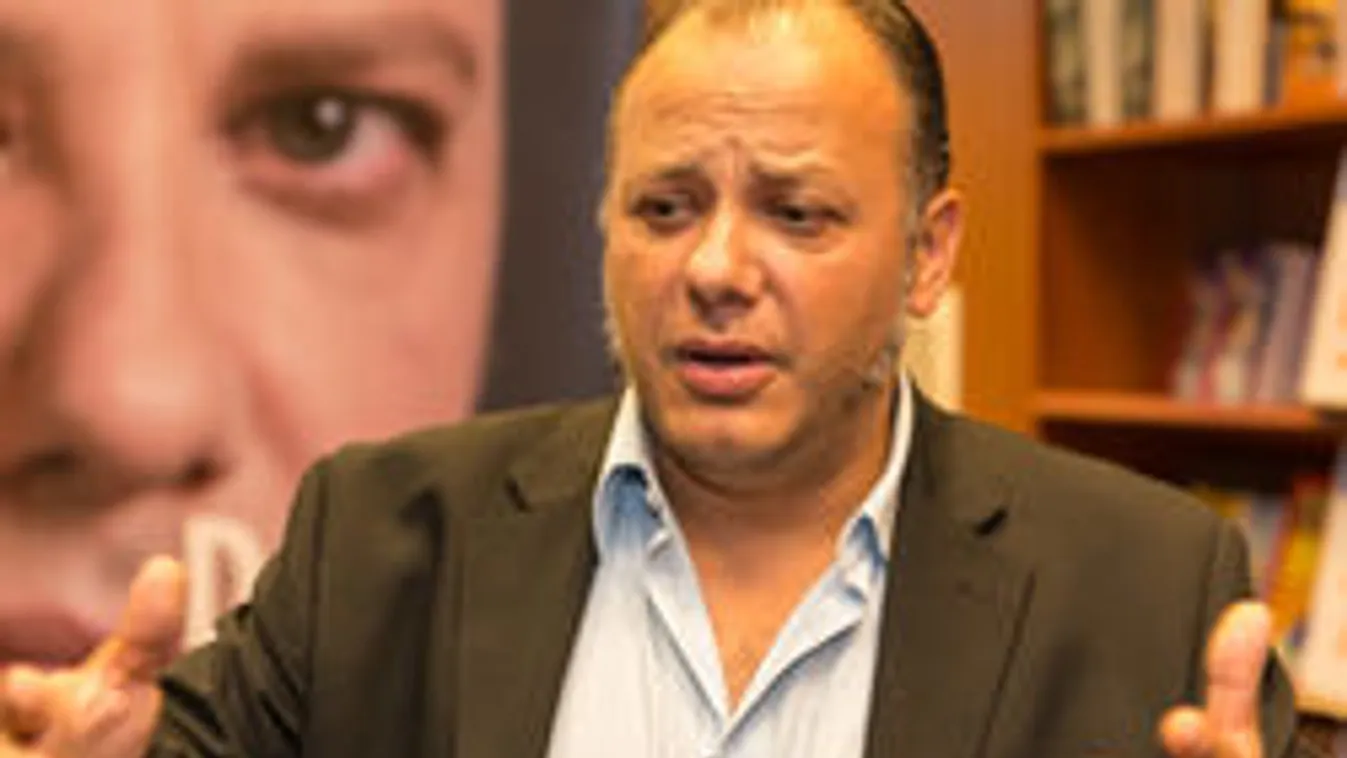 Damu pánikrohamot kapott, felesége az ujját kereste