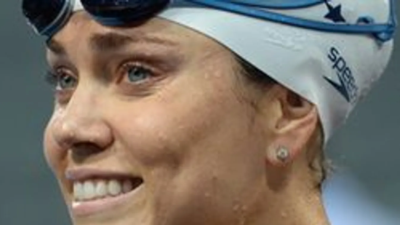 Nézd meg, hogyan barnult le a meztelen úszónő! - fotók, videó