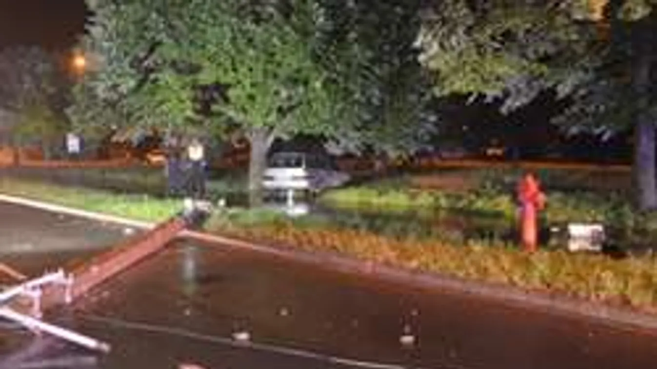 Oszlopnak csapódott frissen vásárolt kocsijával a 24 éves ittas fiú