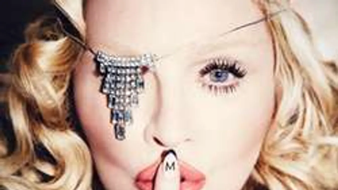 Madonna 57 évesen is erőlteti a szexi domina jelmezt - Fotó