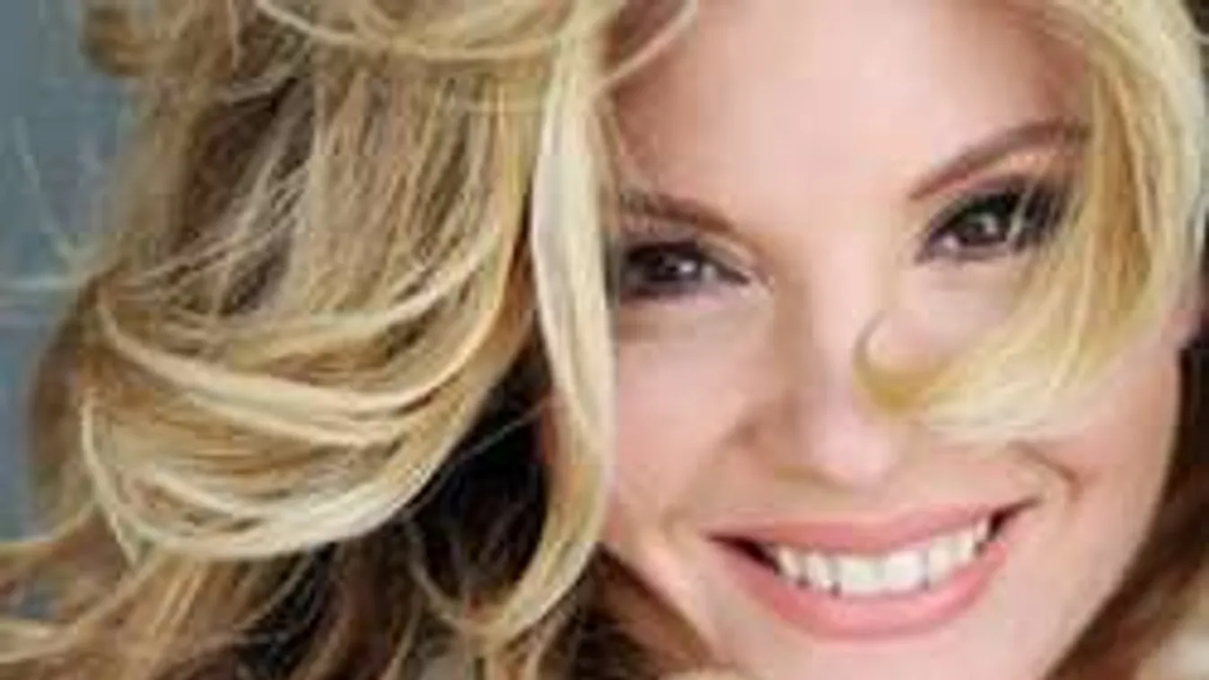 Ilyen dögösen tér vissza Liptai Claudia a képernyőre! - Fotó