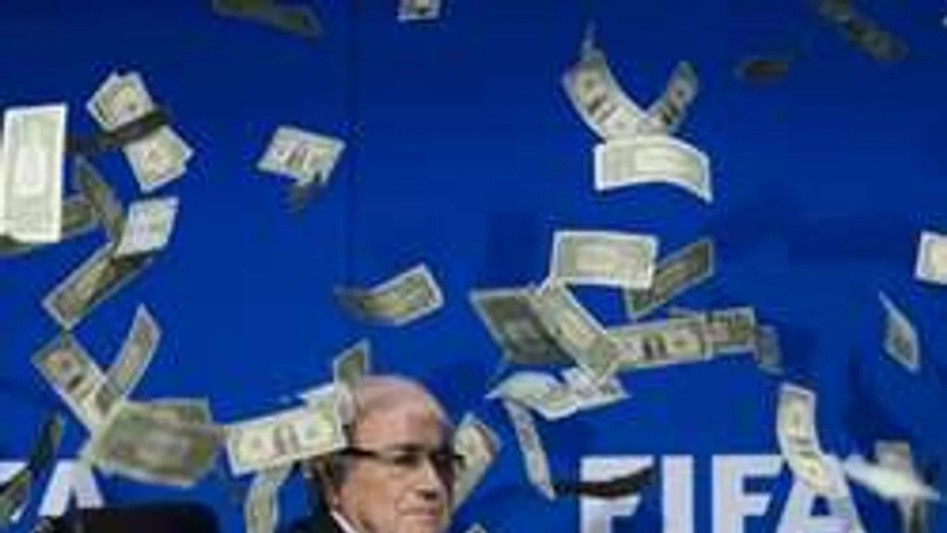 Pénzköteget vágtak Blatterhez, félbeszakadt a beszéde - videó