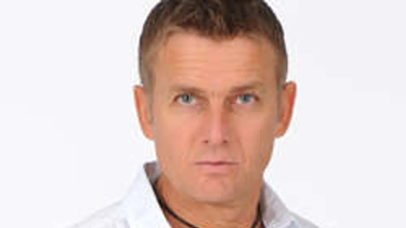 Kiss Ramóna és Fodor Zsóka imádkozik az intenzíven fekvő Rékasiért