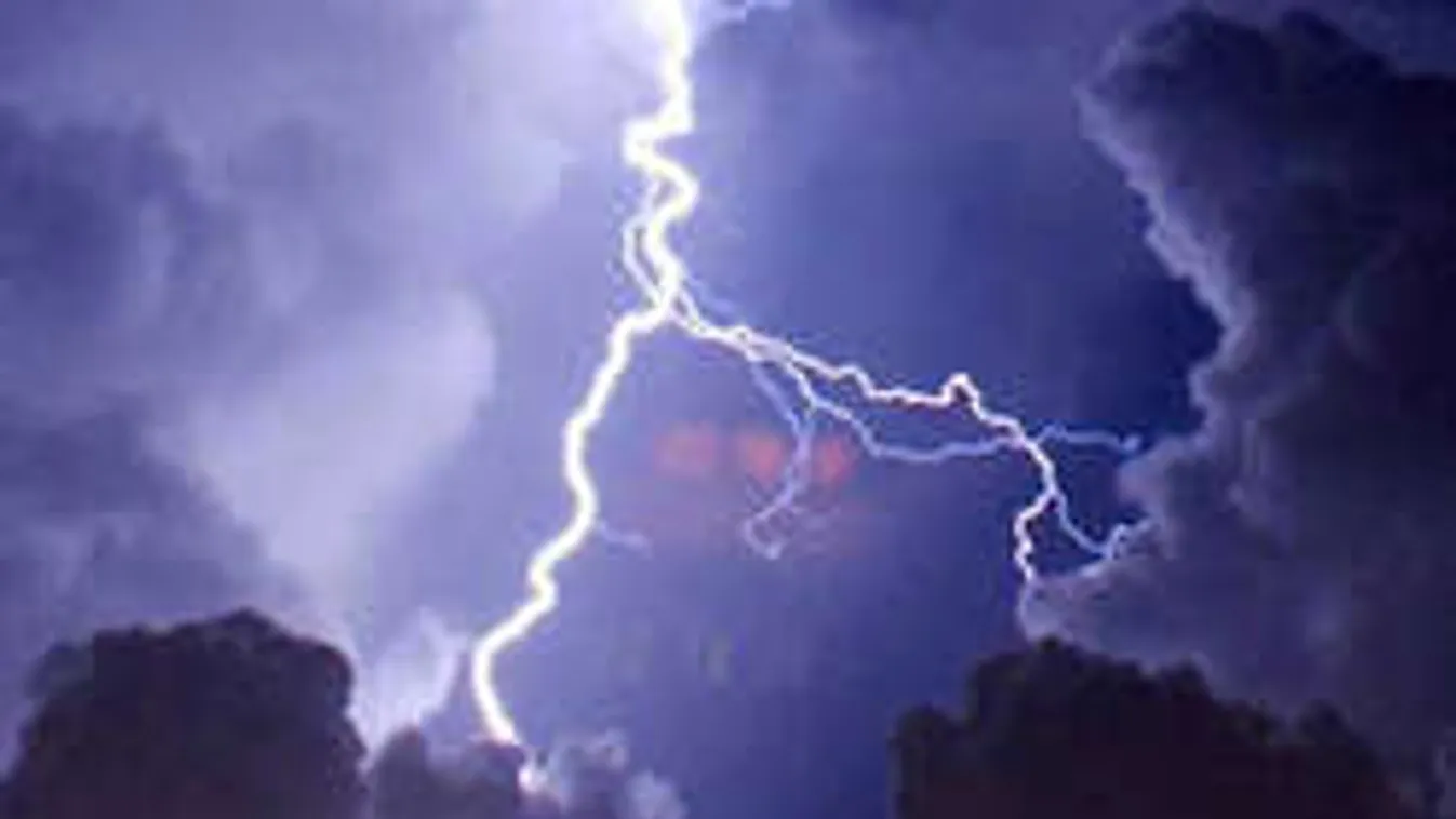 Egy órán át vitték hordágyon, hogy megmentsék a villámcsapott magyar turistanőt