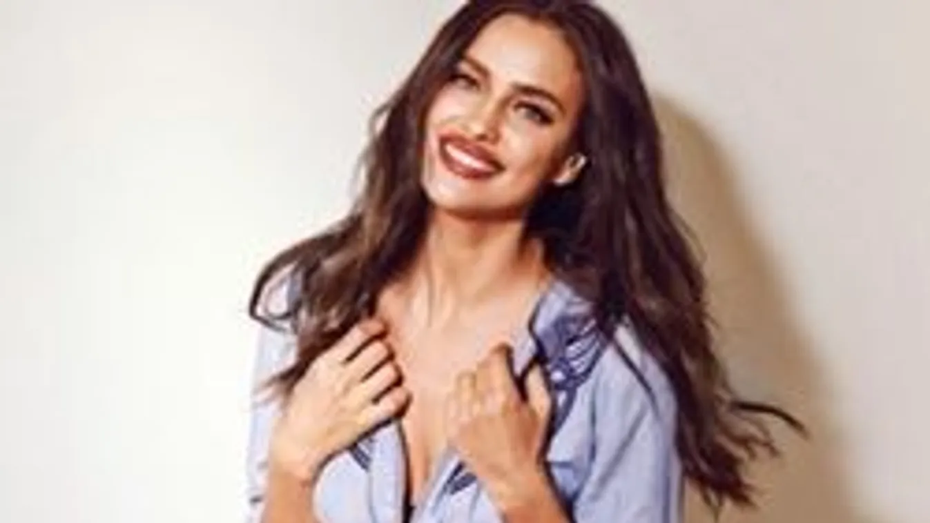 Ronaldo ex-nője anyaszült meztelenül egy anakondával