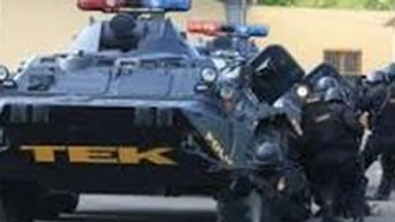 Páncélozott terrorelhárítók Tatabányán! Túszejtés!