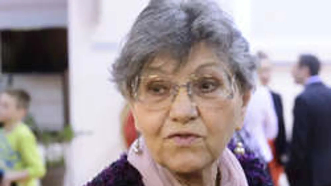 Friss! Ezért csúszik Pécsi Ildikó fiának válópere