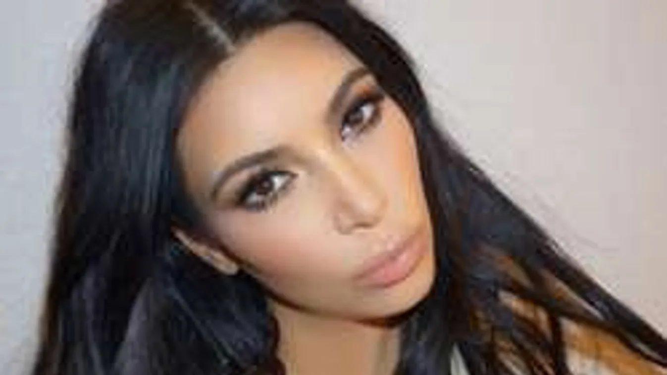 Csak megjátssza a terhességét a sztáranyuka? - Fotó