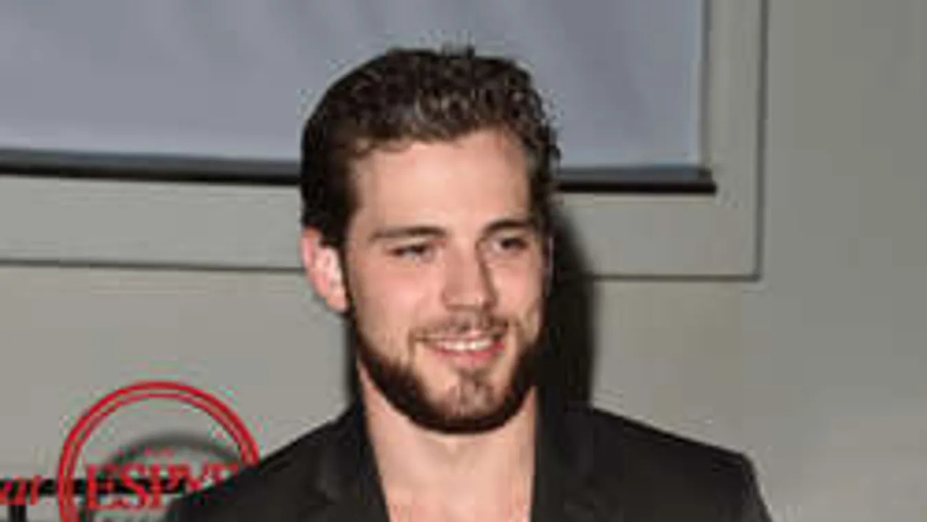 Elefántnak csúfolták a pucér sportolót - Fotó