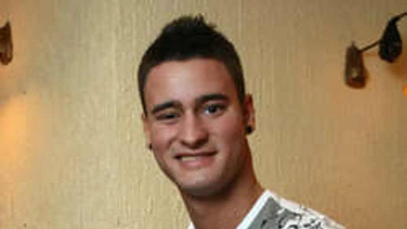 Mások szemetét szedi a valóságshow-hős