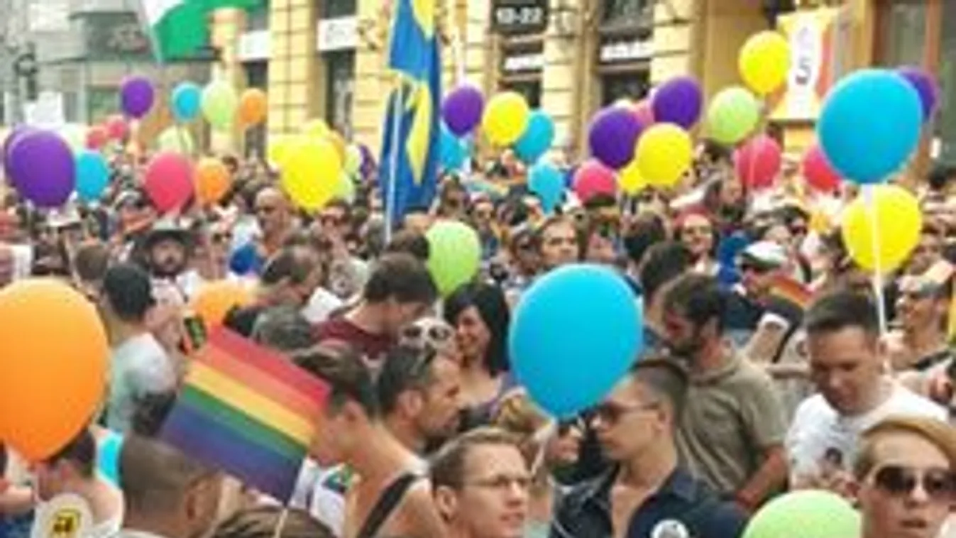 Ürülékkel alázzák a melegfelvonulást. Menekülnek a turisták!