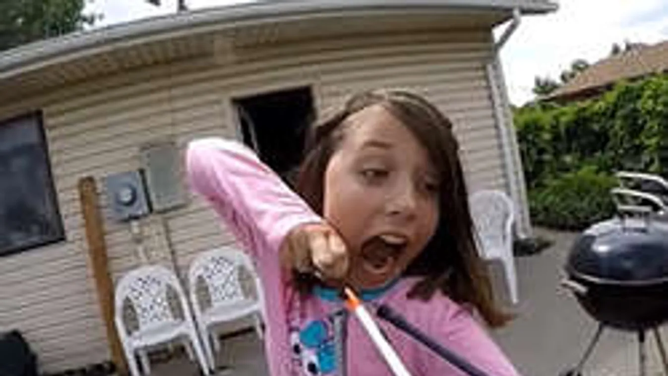 Nyíllal lőtte ki saját szájából a mozgó fogat