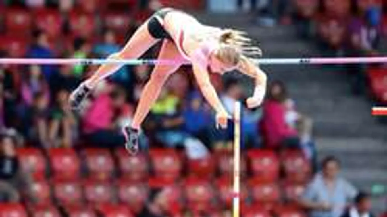 Lebénult a rúdugró lány, segített volna a sisak?