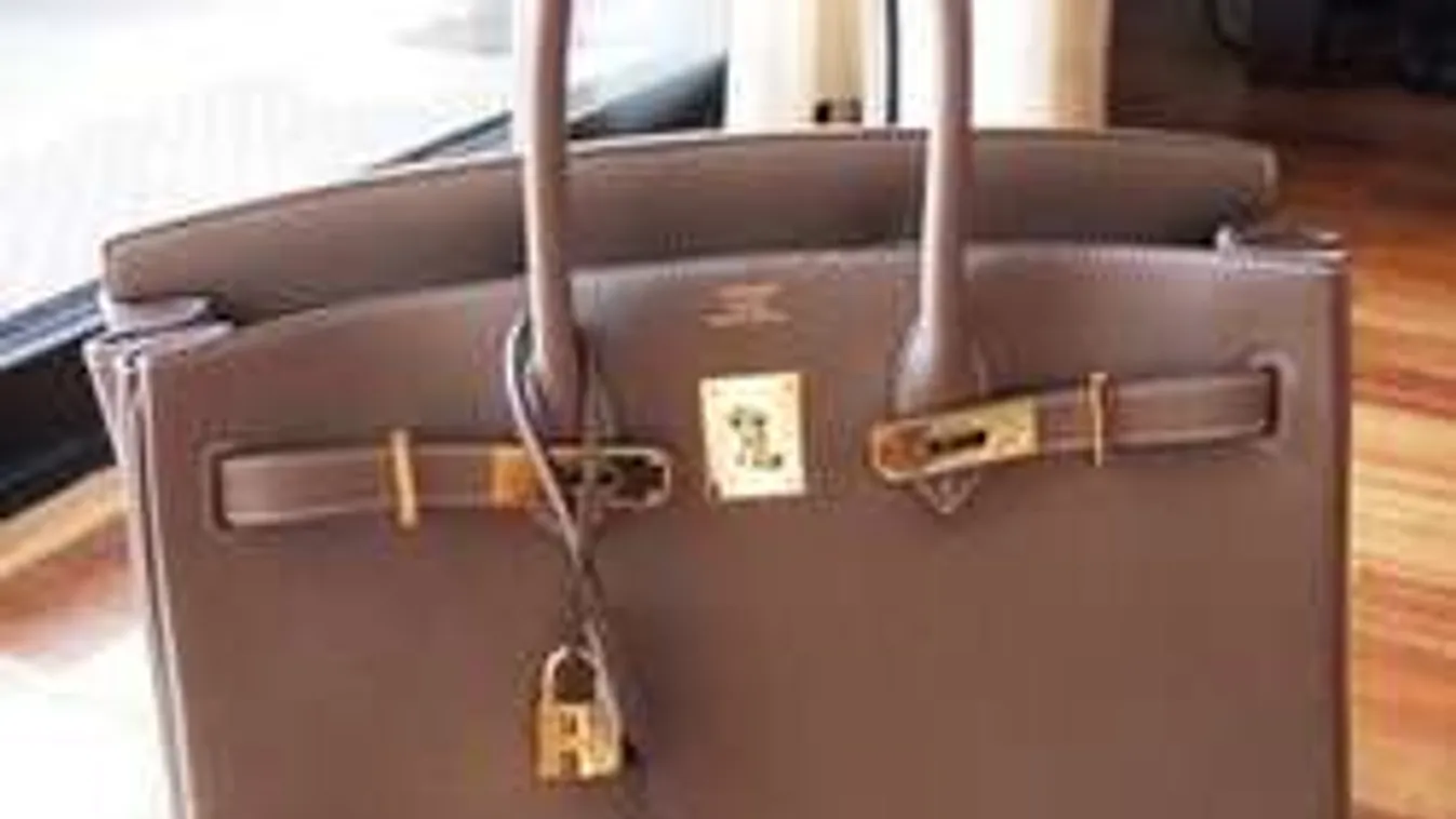 Ezért ne tedd soha a táskádat a padlóra!