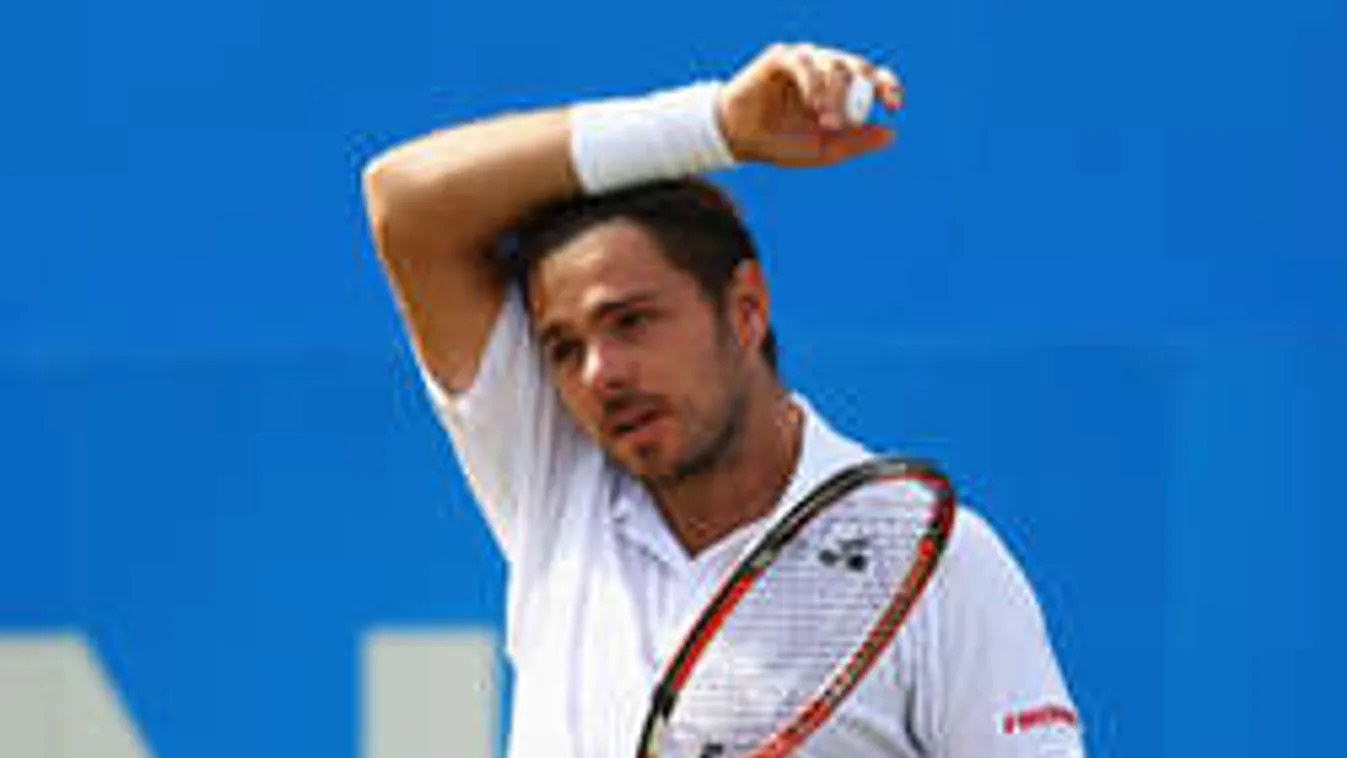 Egy szál ütő öltözteti a pucér teniszbajnokot - fotó