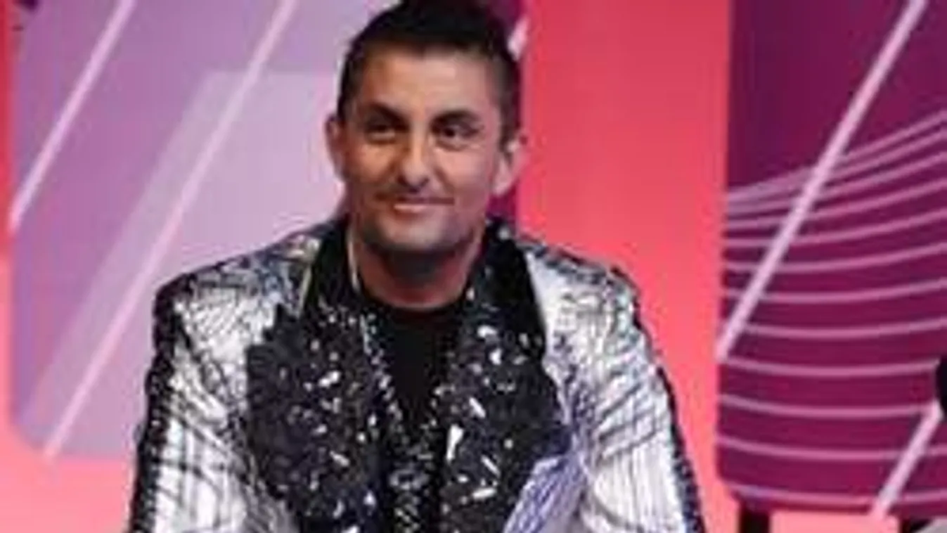 Így zuhanyozik a magamutogató Győzike! - Fotó