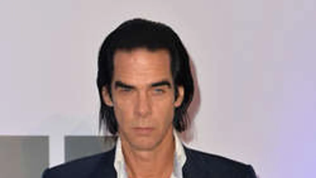 Halálra zúzta magát a sztárénekes tini fia