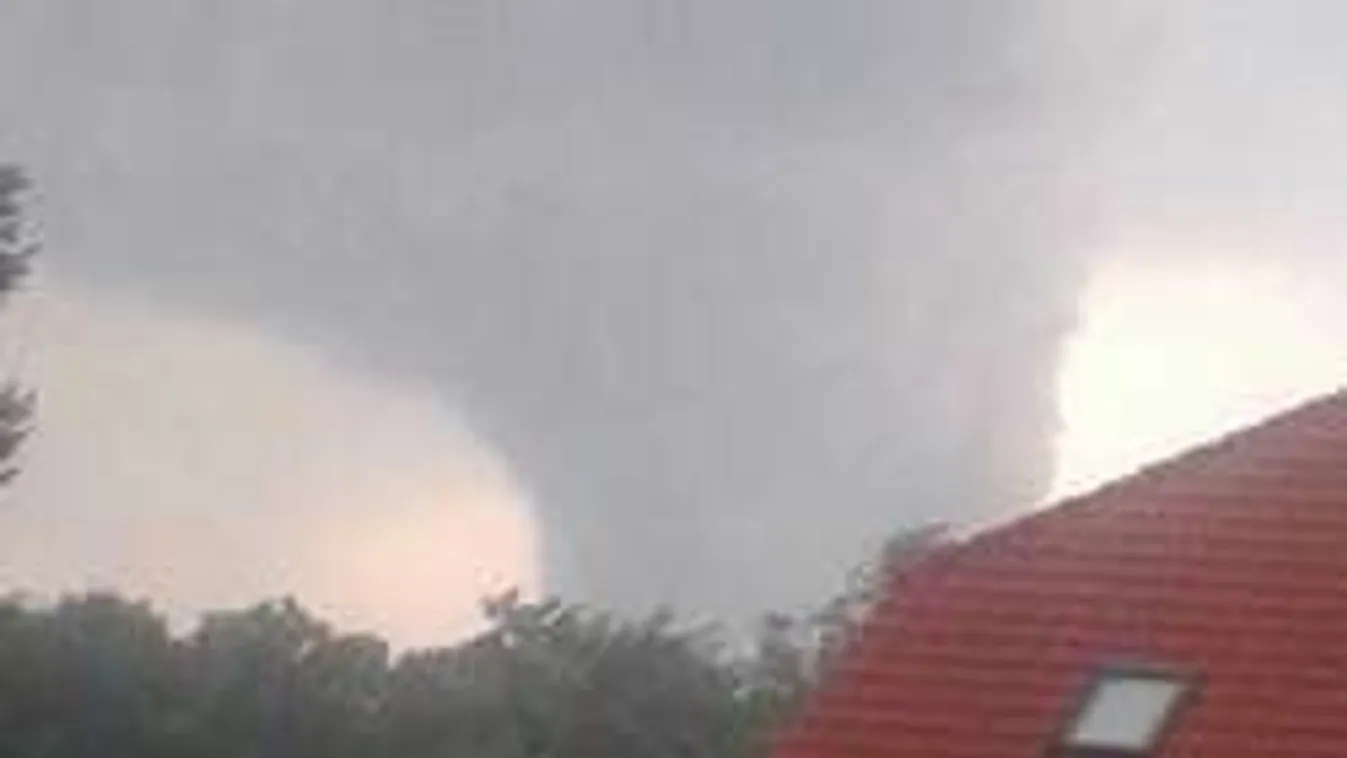 Elképesztő felhőforma Budapest fölött