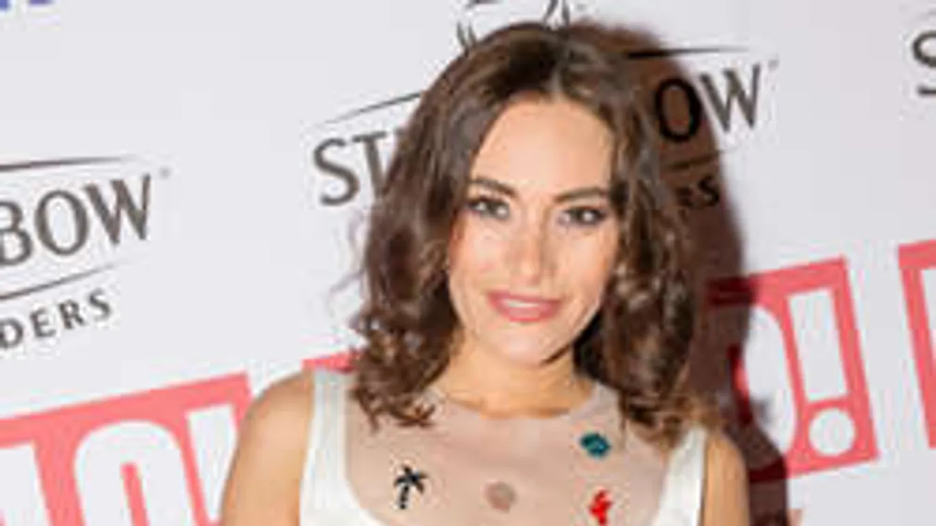 Fürdőruhás sárkányharcos lett Görög Zita - Fotó