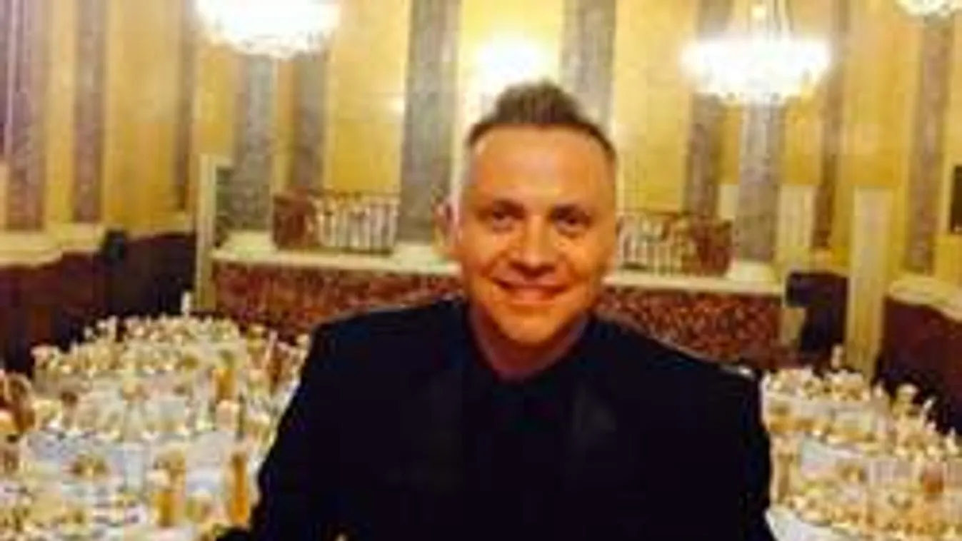 Pucéran szelfizett az RTL műsorvezetője - Fotó