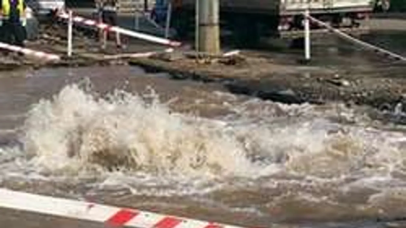 Õrült torlódás az Alagútnál! Ömlik a víz!