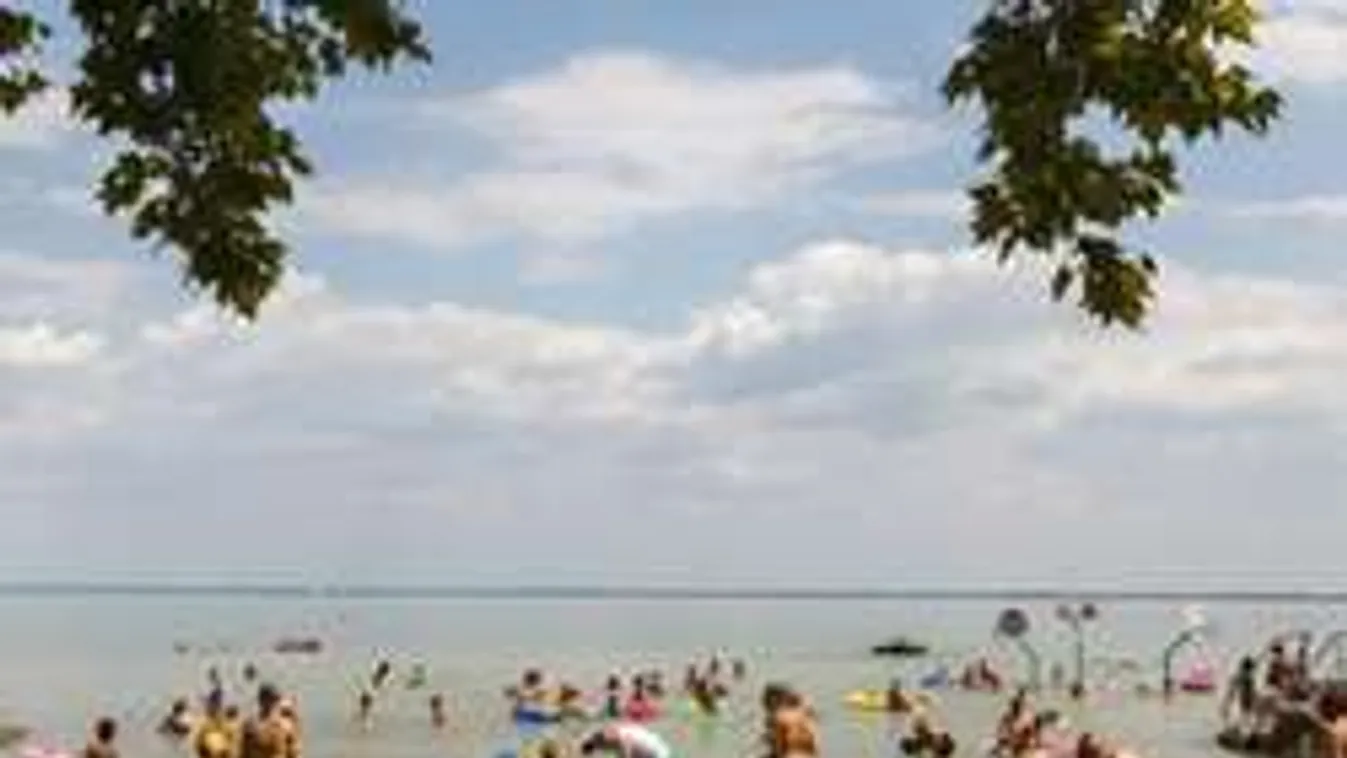 Fürdőzőkbe csapott a villám a Balatonon