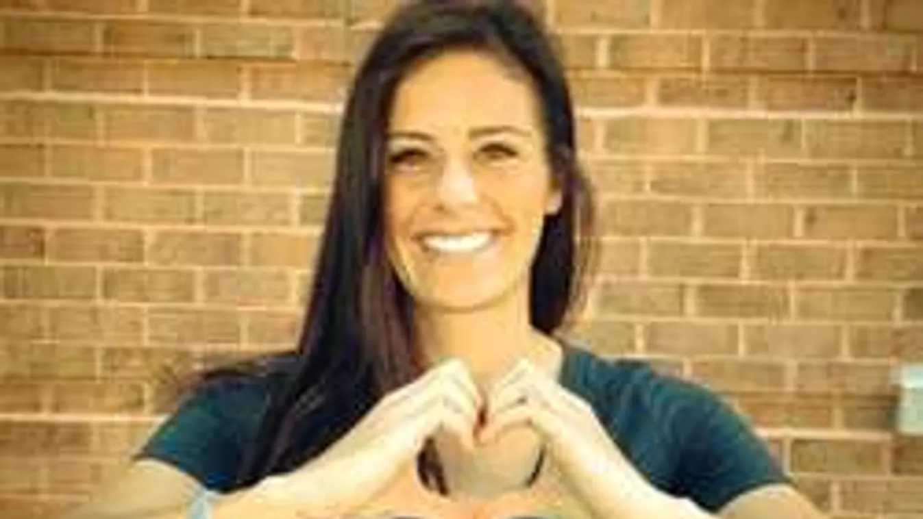 Ledobta a textilt a női foci bombázója - fotó!