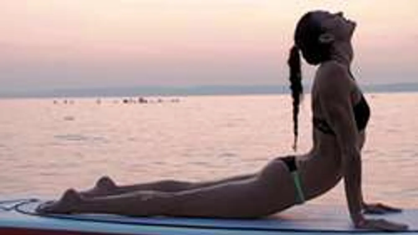 Félmeztelen, szexi sztárokkal támadunk a vb-n - Fotók