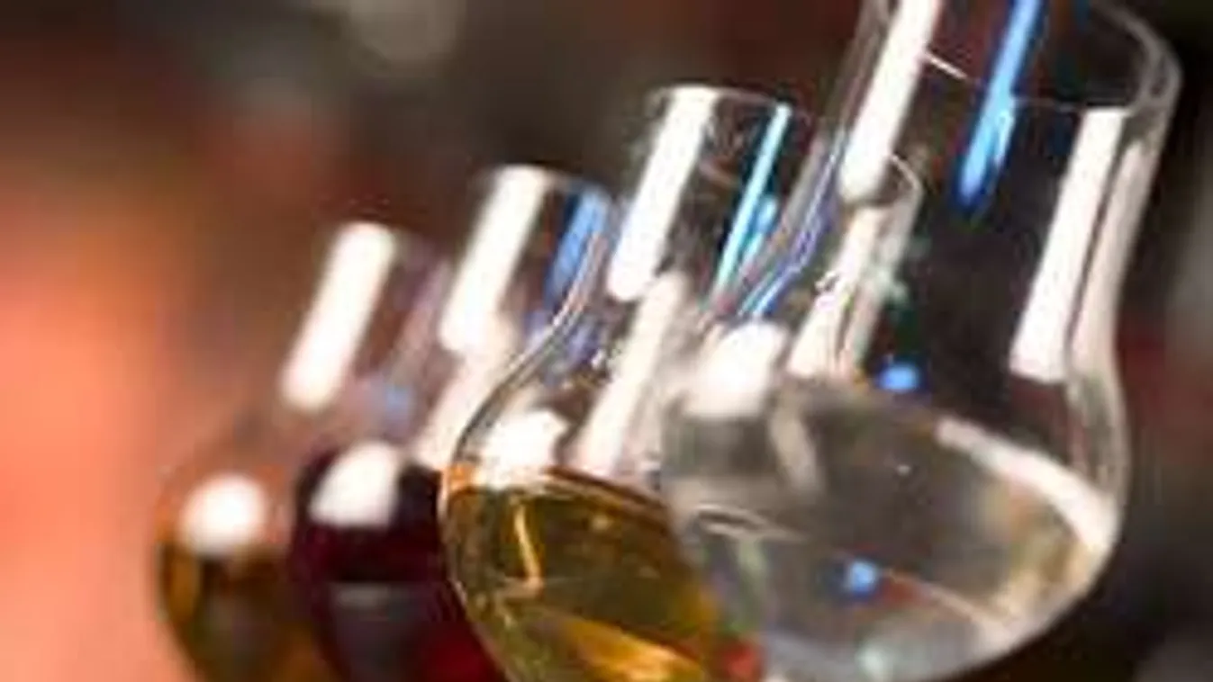 Elképesztő ötlet: pálinkakúra a parlagfű allergia ellen!