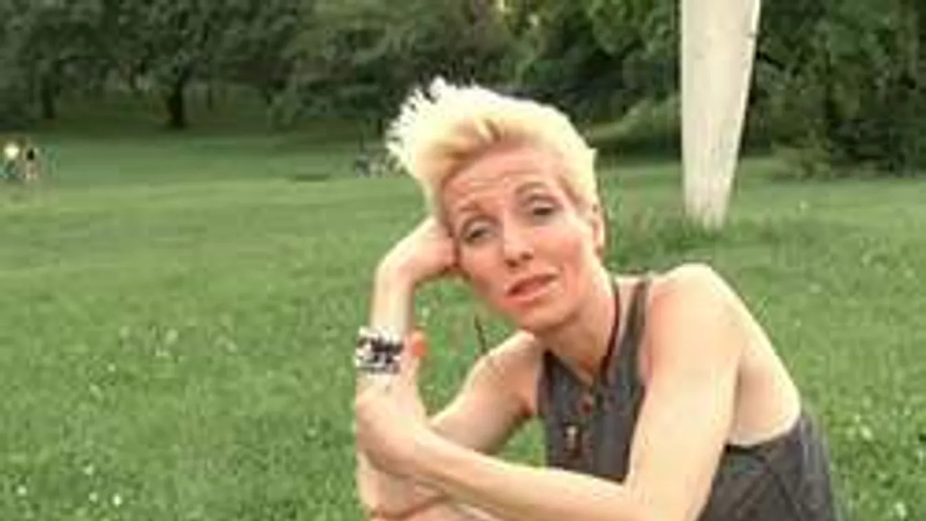 Nóci annyira szétcsúszott, hogy még a saját gyereke sem érdekelte