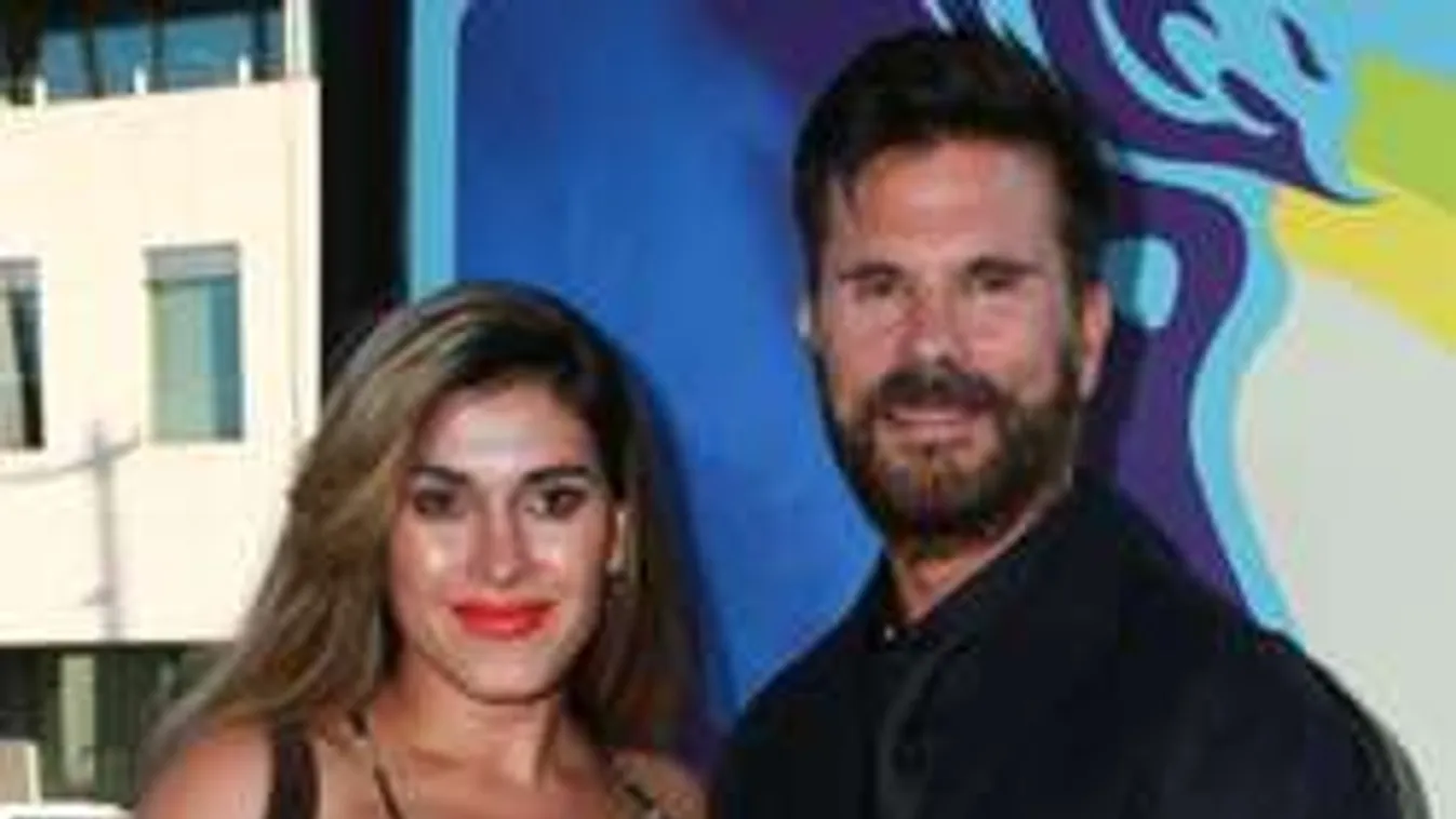 A sztár felesége szülte meg a saját unokáját