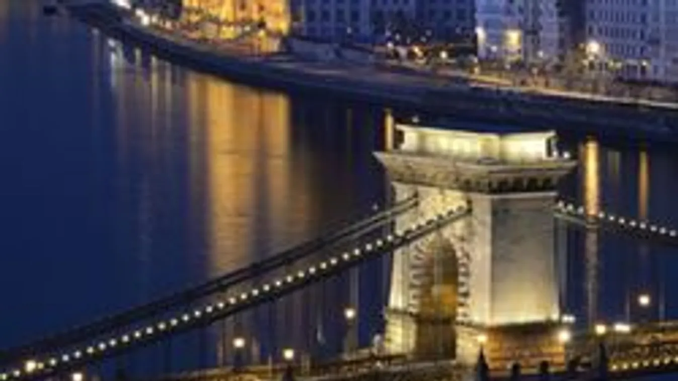 Világsztárok szelfiztek Budapesten - Fotó