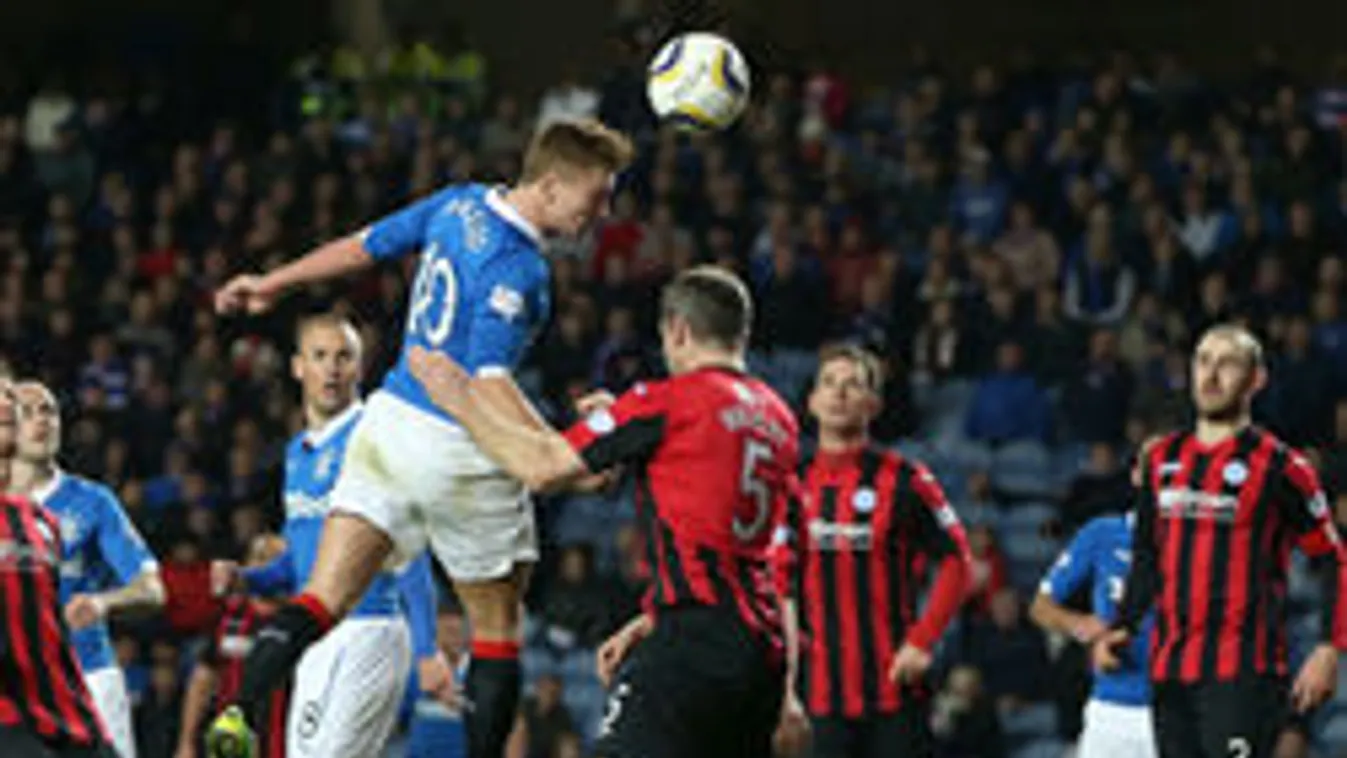 Õrületes fejpárbaj és üvöltés az öltözőben - videó