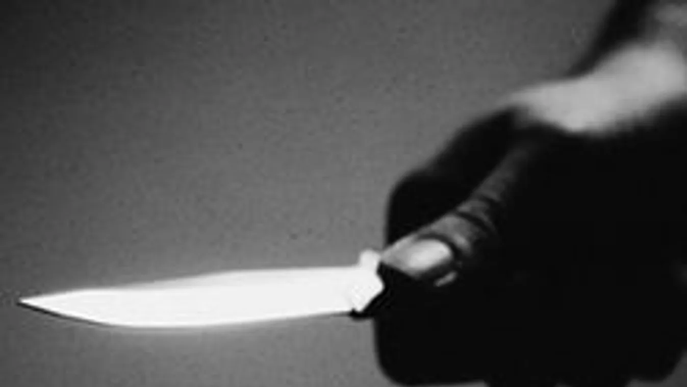 Nem tetszett a nő tekintete, ezért akart szúrni a fiú