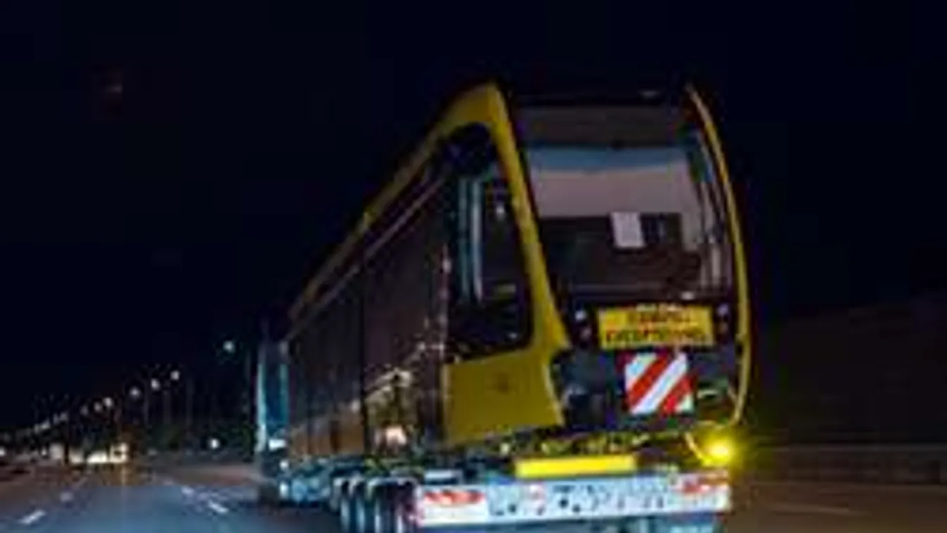 Az éj leple alatt, lépésben érkeztek az óriáshernyók