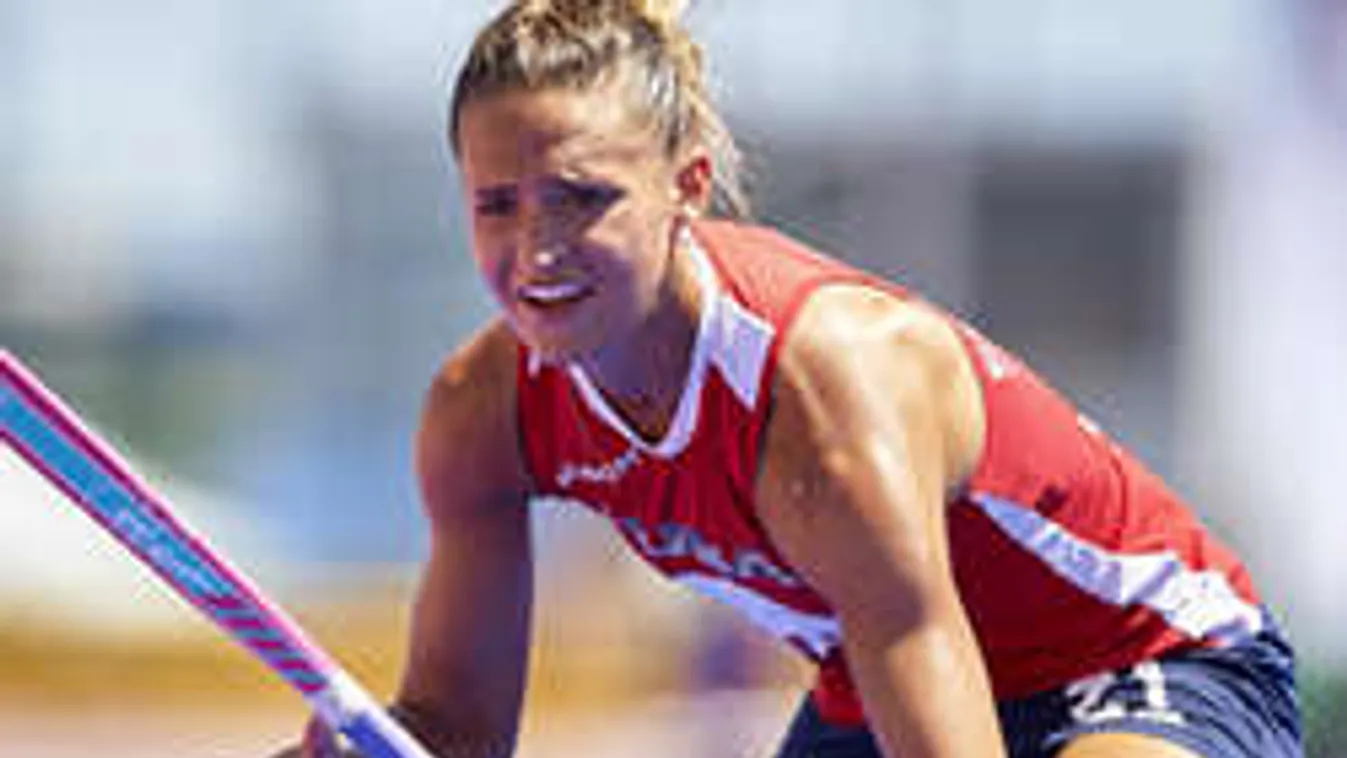 Mindenkit lever a pucér gyeplabdás lány!