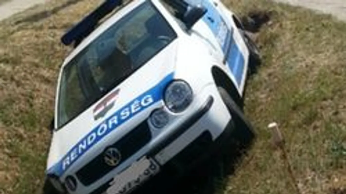 Betonfalnak kormányozta autóját az önfeláldozó érdi rendőr