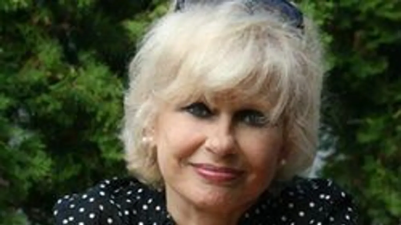 Végignézte saját műtétjét Esztergályos Cecília