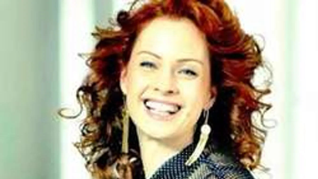 Az ágyában szelfizett Dobó Kata - Fotó