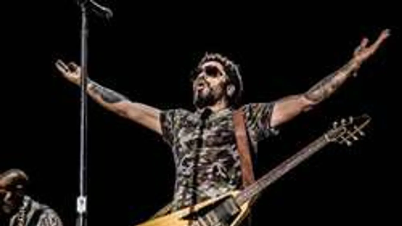 Rácsodálkozott kollégája intim ékszerére a rocklegenda - Fotó