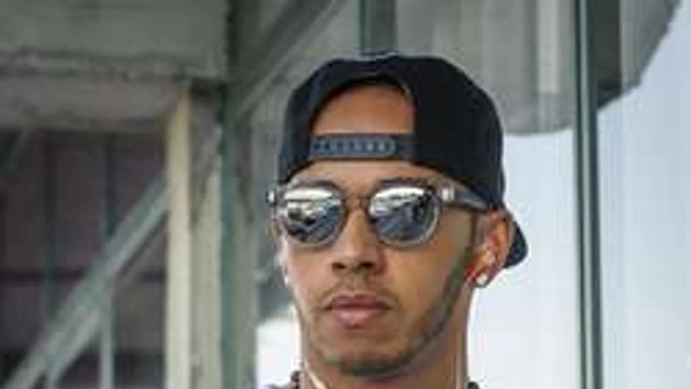 Hamilton kivetkőzött magából, őrülten bulizott - fotó, videó