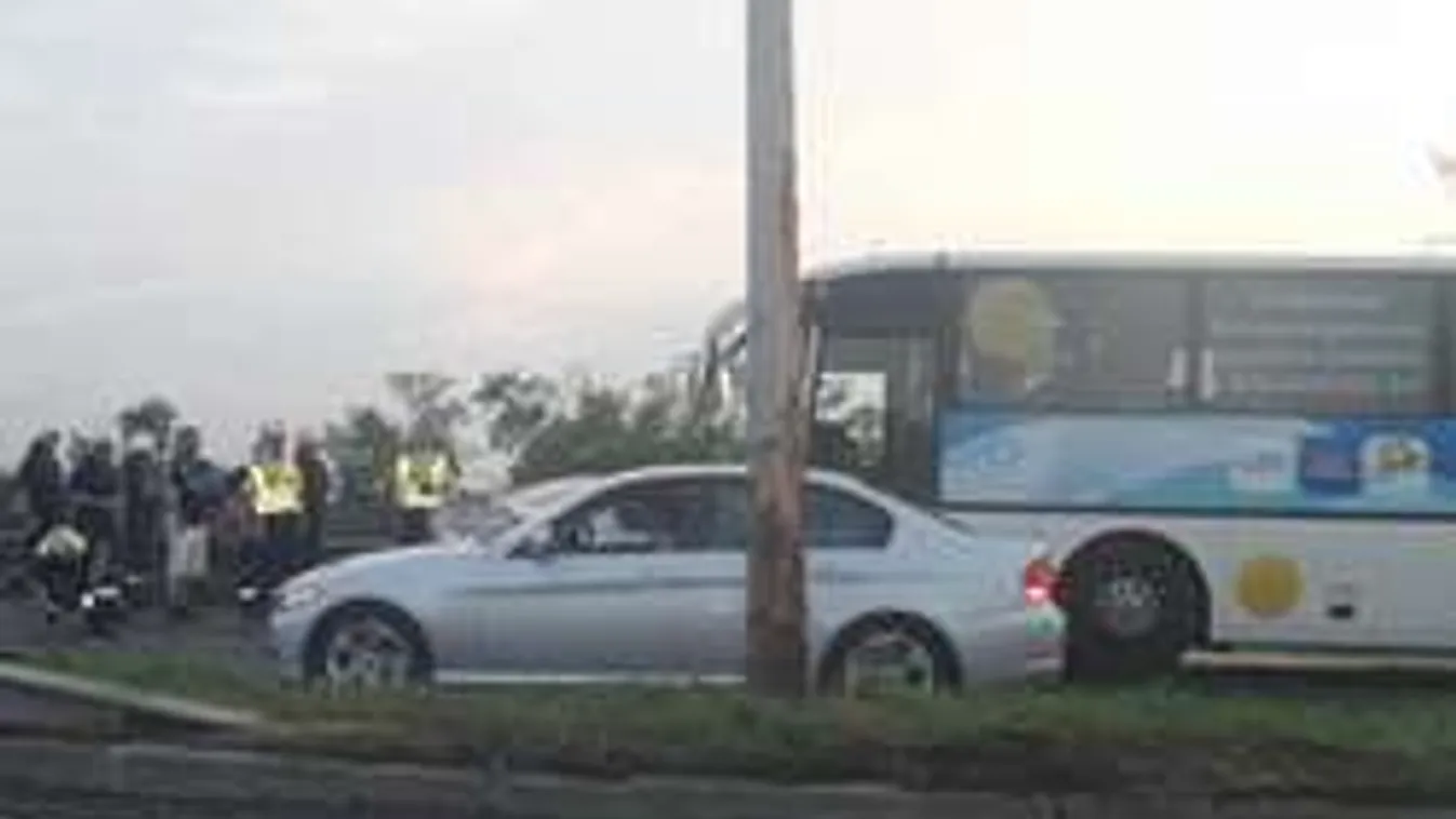 Buszkarambol blokkolja a Nagykőrösi út forgalmát