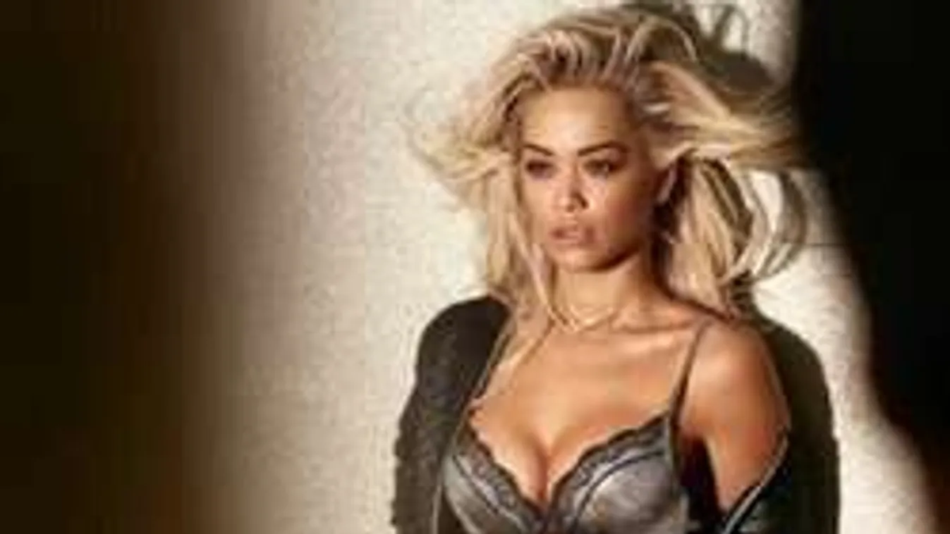 A kánikula bikinire vetkőztette a dögös énekesnőt - Fotók!