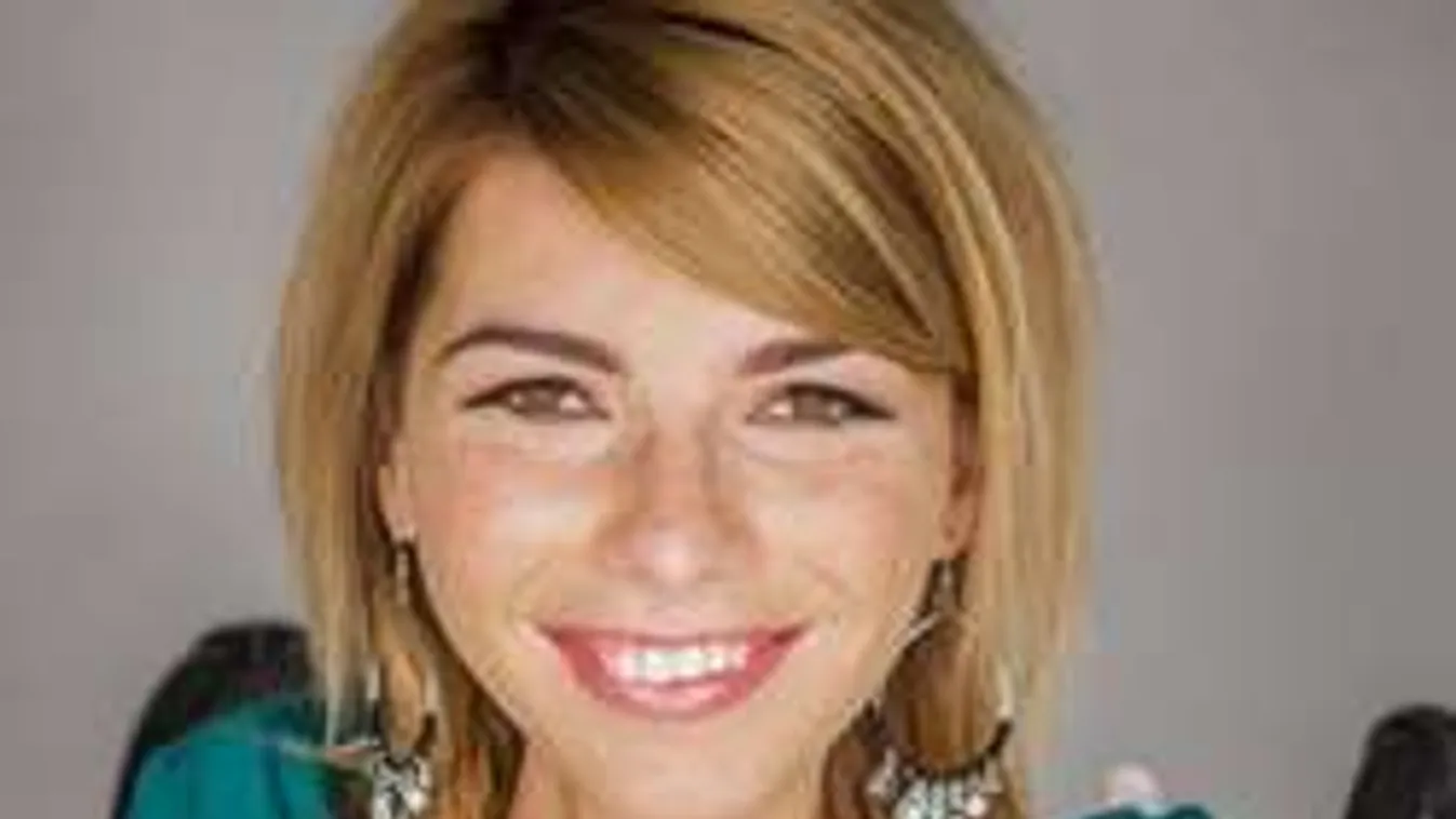 Mosolyka újra felállt! El akarja hagyni a kerekesszéket