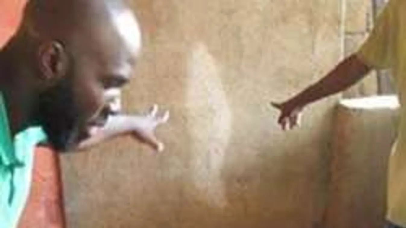 Zarándokhely lett egy vécéből Afrikában