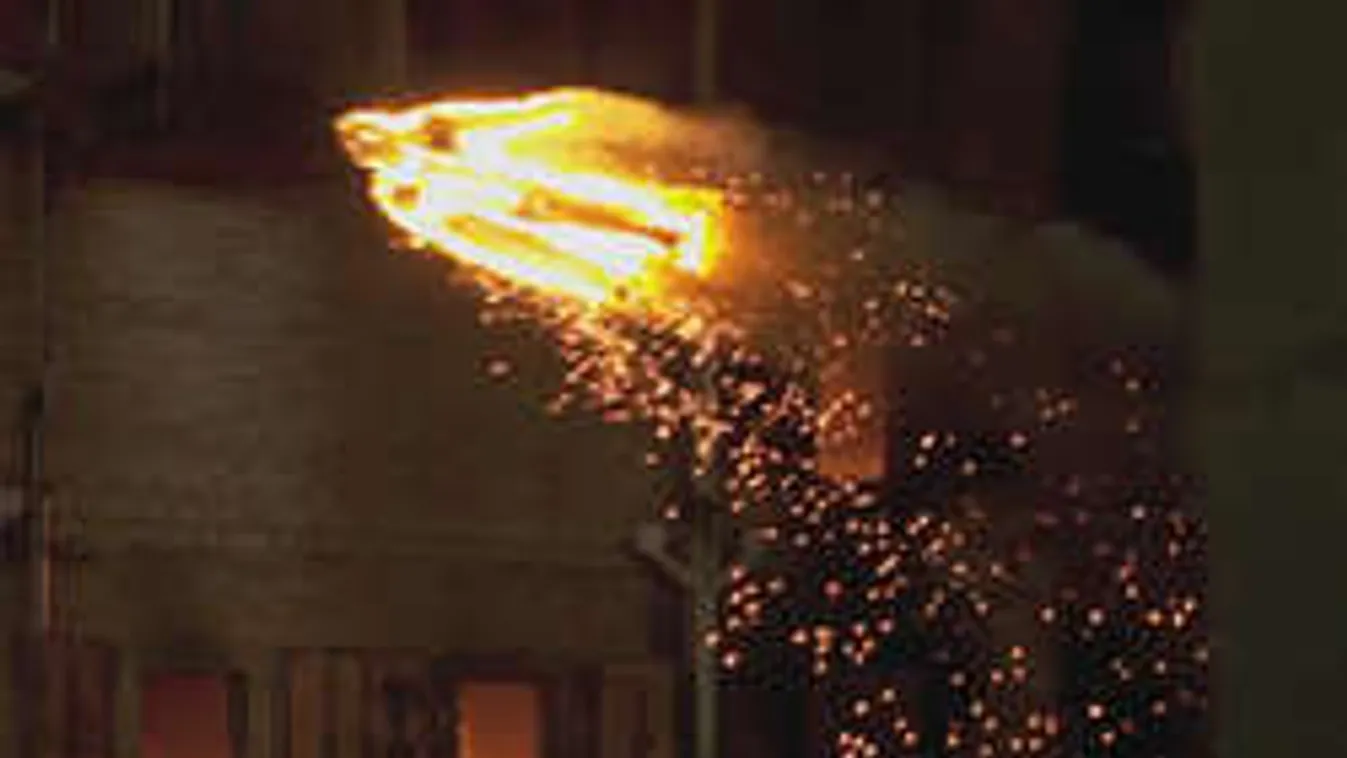 Lángoló drónnal rosszalkodtak a tűzoltók