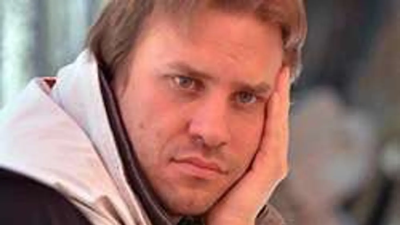 Tóásó Előd szemetet szed!