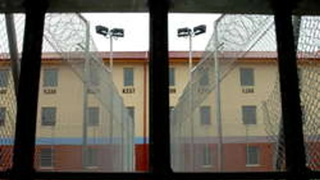 Újabb börtönőrt gyanúsítanak a bevándorlónak hitt férfi megverésével